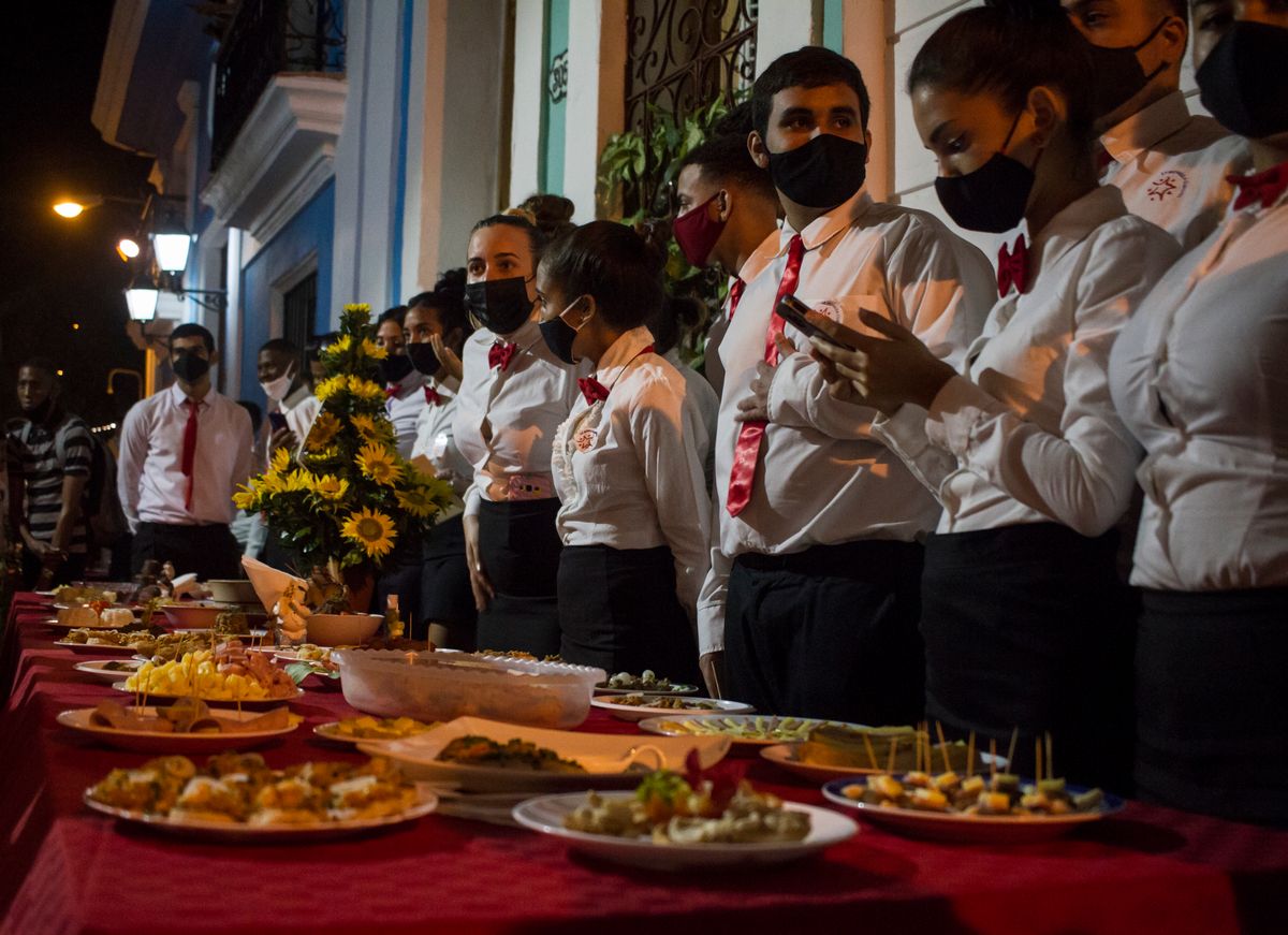 Exhibición culinaria nocturna